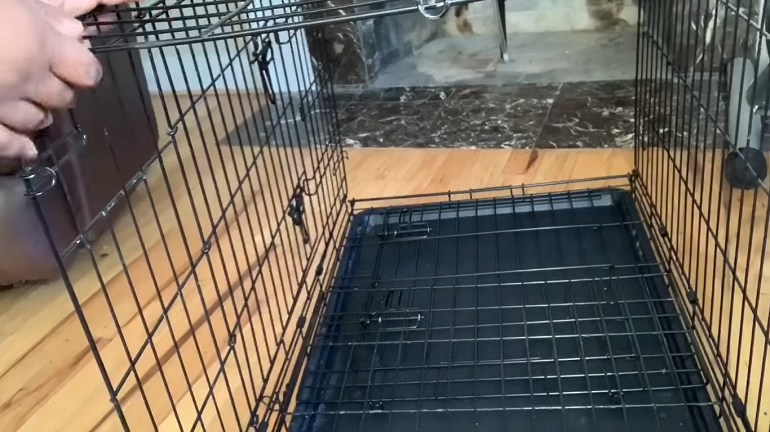 how to collapse a dog crate